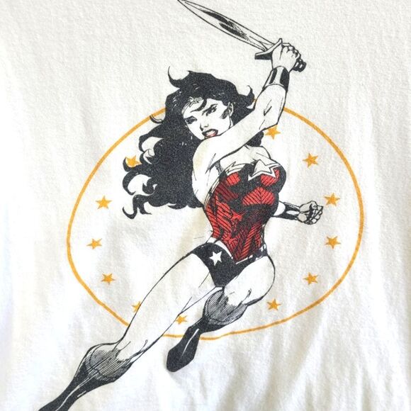 Wonder Woman Tee Shirt size Medium - Picture 4 of 5